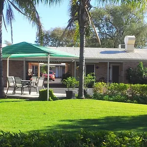 Waltzing Matilda Motor 3* Charleville